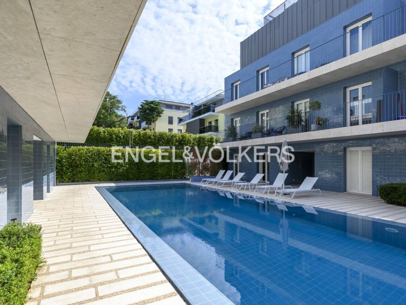 3 bedrooms Apartment in Lisbon, Portugal No. 93793