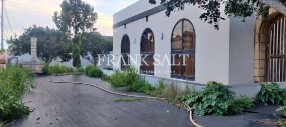 3 bedrooms Villa in Iklin, Malta No. 4790 2