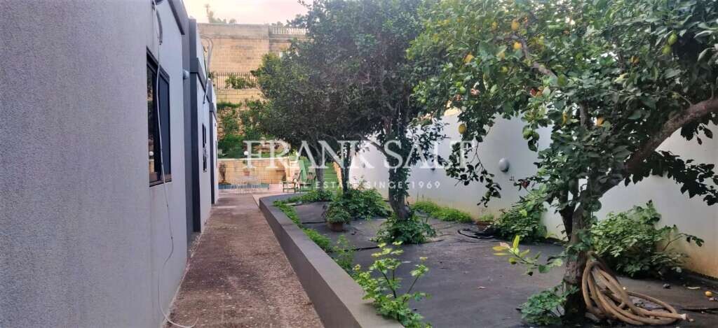 3 bedrooms Villa in Iklin, Malta No. 4790