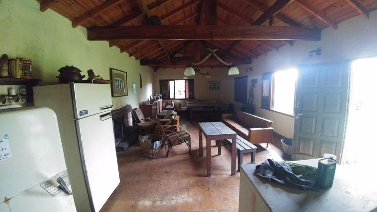 Casa de 2 dormitorios en Buenos Aires, Argentina No. 72526