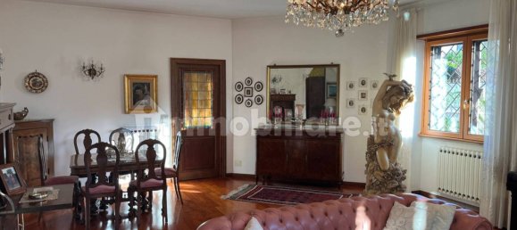 4 bedrooms Villa in Rome, Italy No. 323999 6