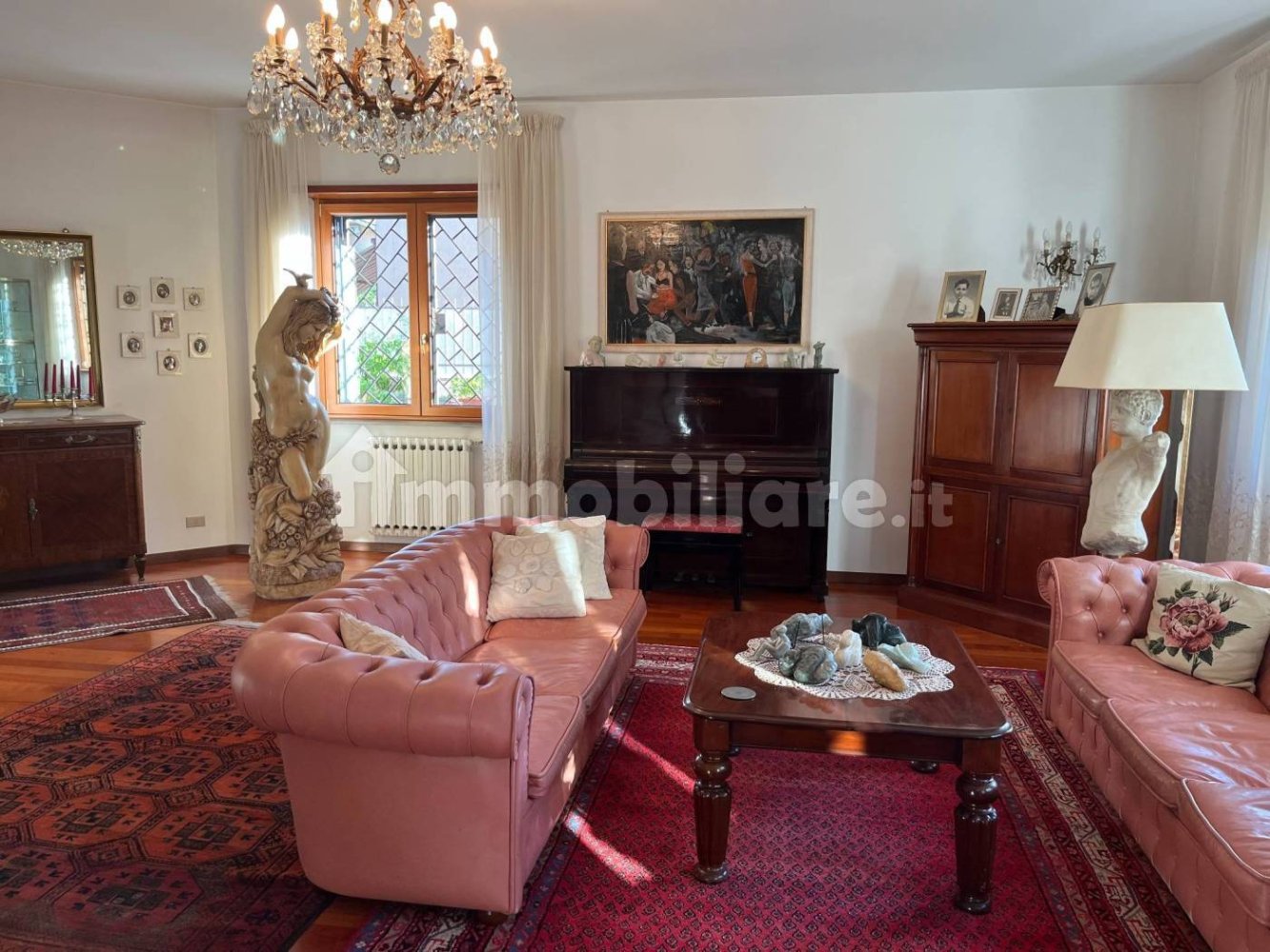 4 bedrooms Villa in Rome, Italy No. 323999
