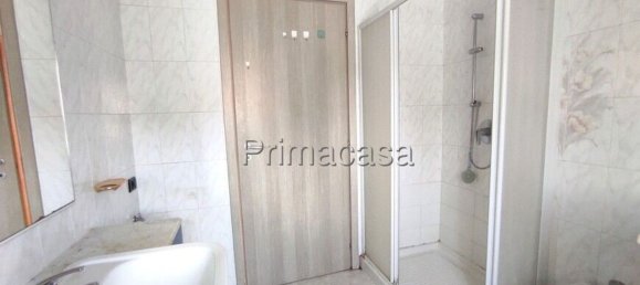 5 bedrooms Apartment in Castel d'Azzano, Italy No. 365992 19