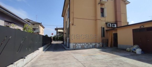 5 chambres Appartement à Castel d'Azzano, Italy No. 365992 3