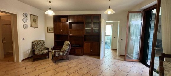 3 rooms Apartment in Florence, Italy No. 159725 4