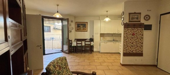 3 rooms Apartment in Florence, Italy No. 159725 2
