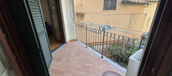 3 rooms Apartment in Florence, Italy No. 159725 8