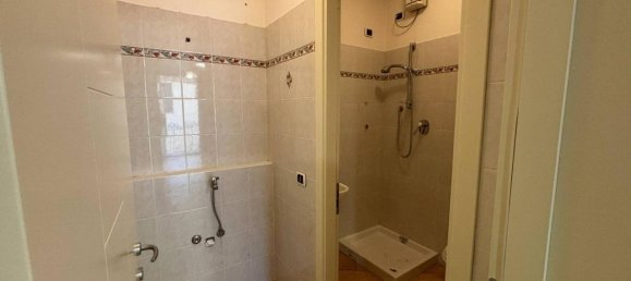 3 rooms Apartment in Florence, Italy No. 159725 11