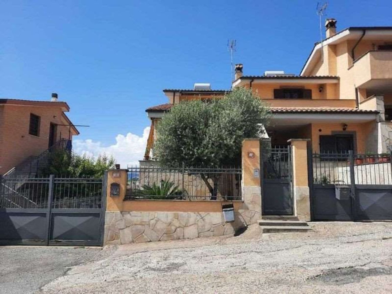 Apartamento de 3 habitaciónes en Rome, Italy No. 147206