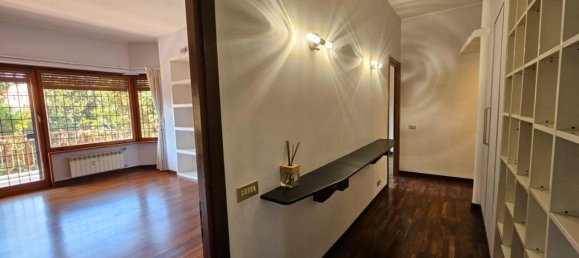 8 rooms Apartment in Rome, Italy No. 174011 9