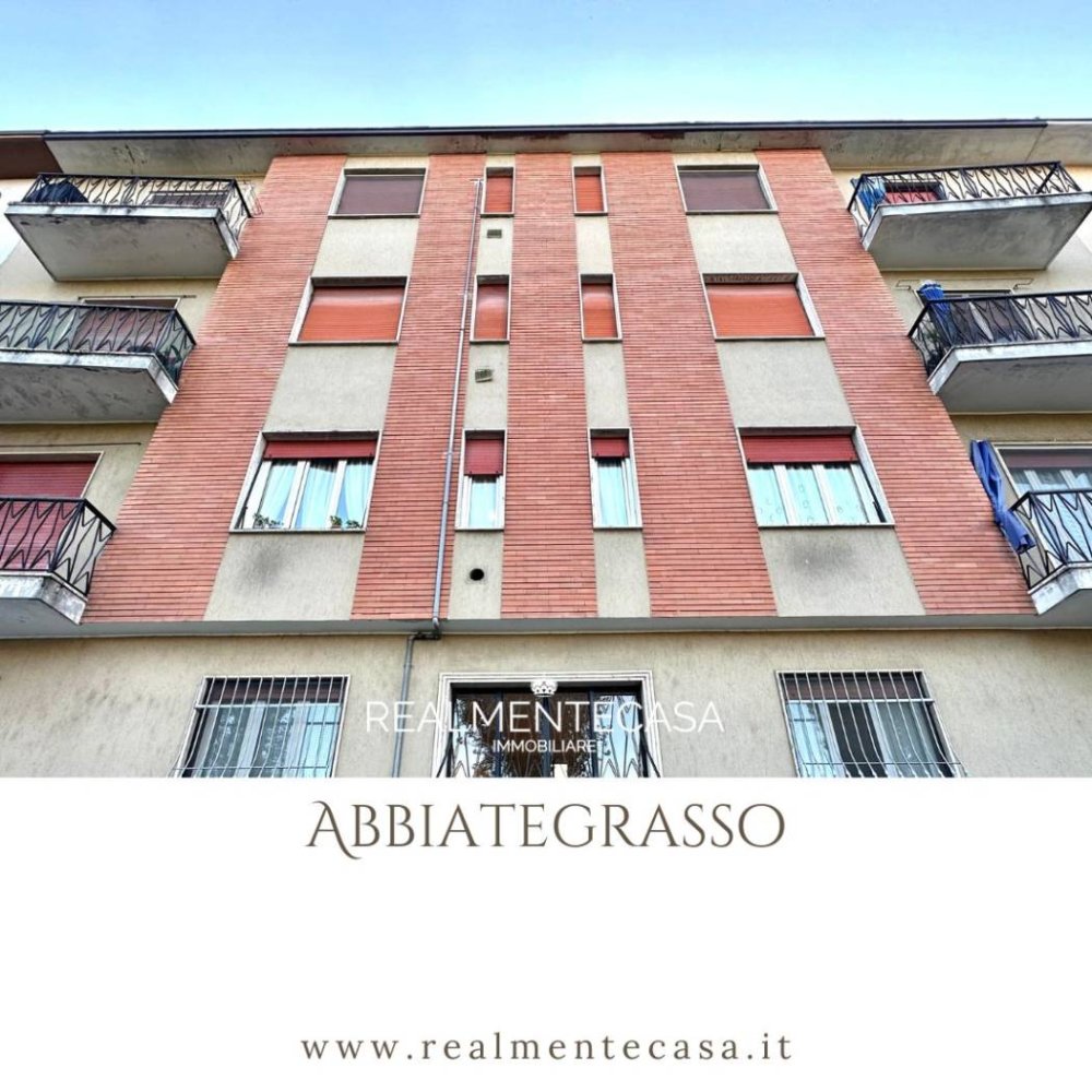Apartamento de 2 dormitorios en Abbiategrasso, Italy No. 354246