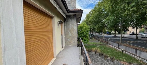 5 bedrooms Villa in Cortemaggiore, Italy No. 325274 10