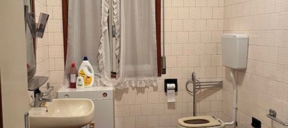 5 bedrooms Villa in Cortemaggiore, Italy No. 325274 5