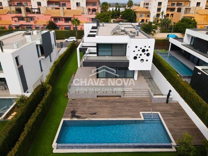 4 bedrooms Villa in Quarteira, Portugal No. 132562