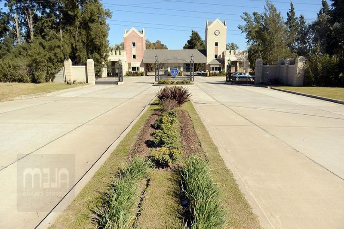  Land in Esteban Echeverria, Argentina No. 111452