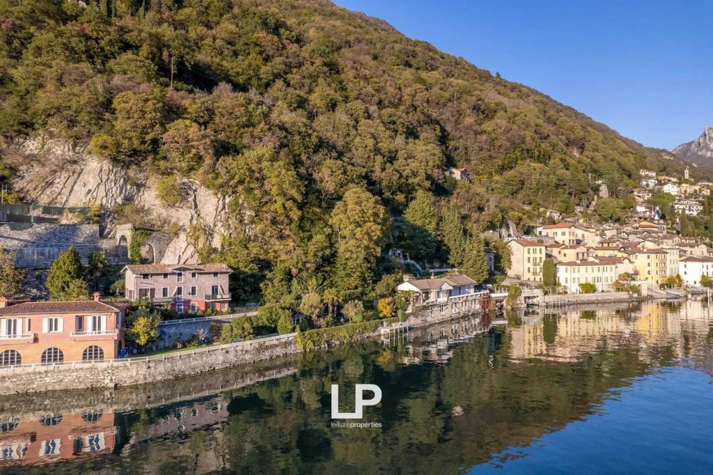 5 bedrooms Villa in Valsolda, Italy No. 173132