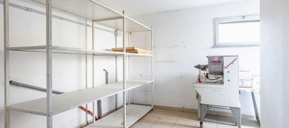 3 bedrooms House in Ravenna, Italy No. 372474 8