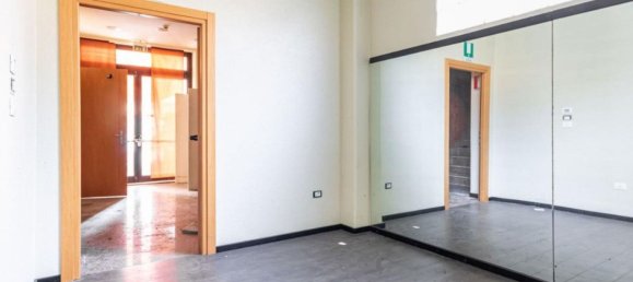 3 bedrooms House in Ravenna, Italy No. 372474 5