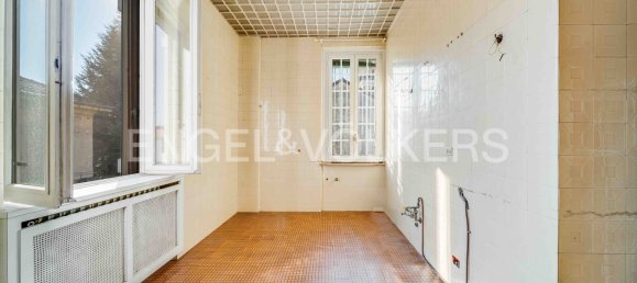 6 bedrooms House in Gallarate, Italy No. 132342 4