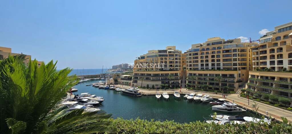 3 bedrooms Apartment in Saint Julian's, Malta No. 11723