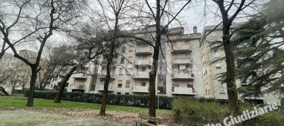 4 rooms Apartment in Reggio Emilia, Italy No. 330537 3