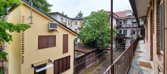 Квартира с 2 комнатами в Чернуско суль Навильо, Италия № 44263 38