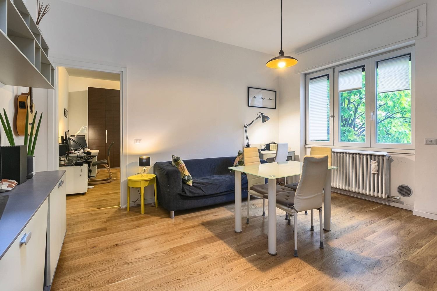 Квартира с 2 комнатами в Чернуско суль Навильо, Италия № 44263