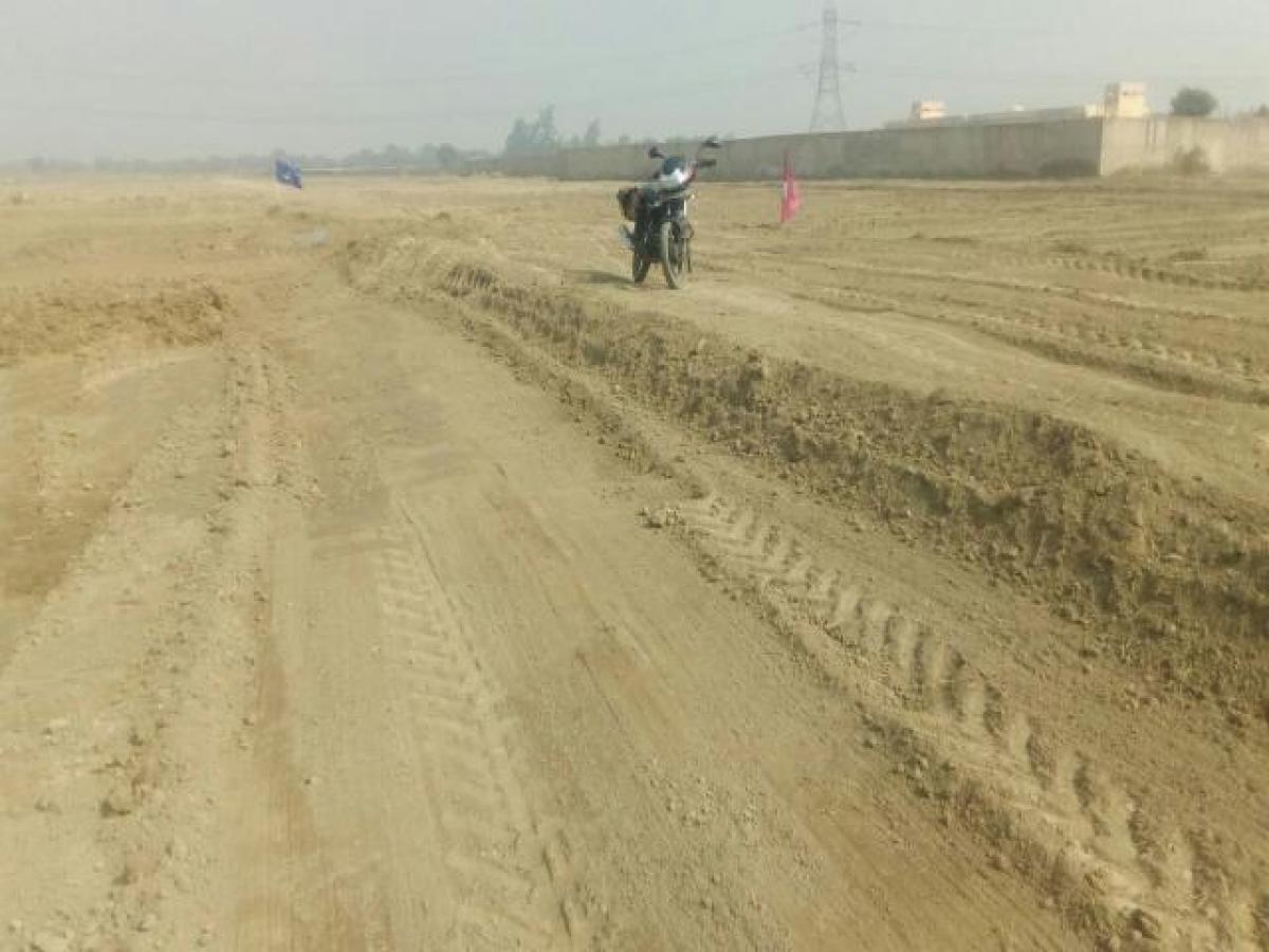  Land in Mathura, India No. 40631