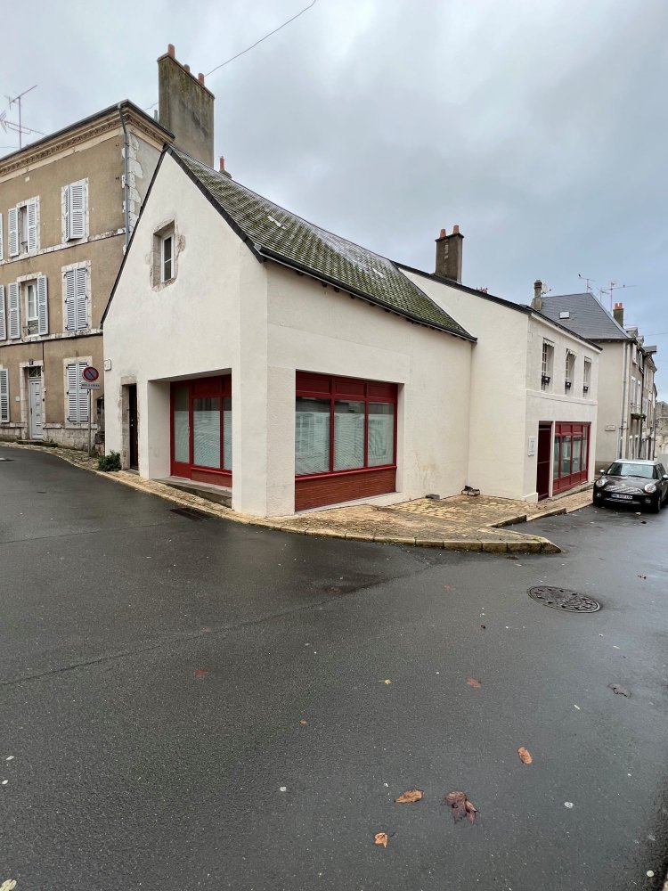 133m² Commercial property in Beaugency, France No. 91611