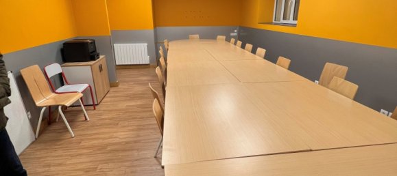 133m² Commercial property in Beaugency, France No. 91611 5