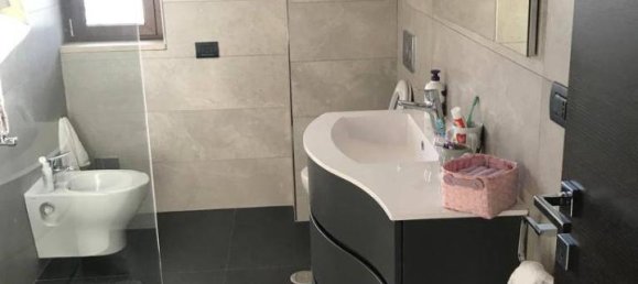 4 rooms Apartment in Rome, Italy No. 37647 7