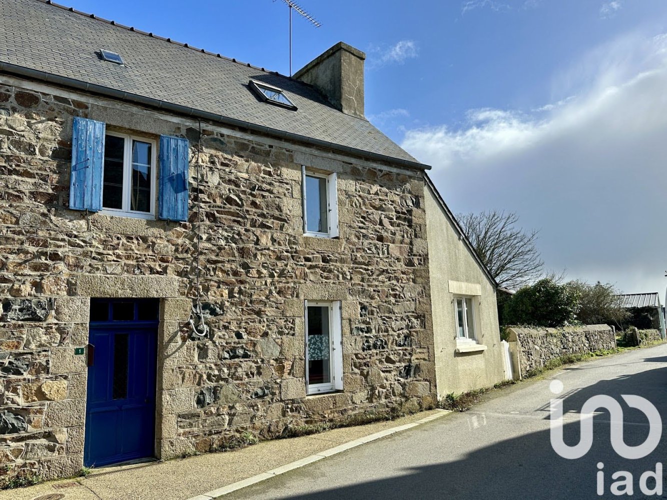 Дом с 5 комнатами в Плугрескан, Франция № 202089