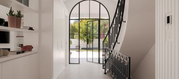 5 bedrooms Villa in Marbella, Spain No. 257509 2