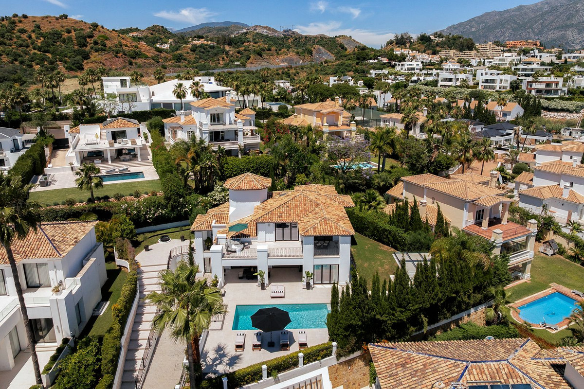 5 bedrooms Villa in Marbella, Spain No. 257509