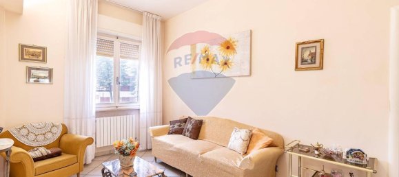 5 rooms Apartment in Jesi, Italy No. 2461 2