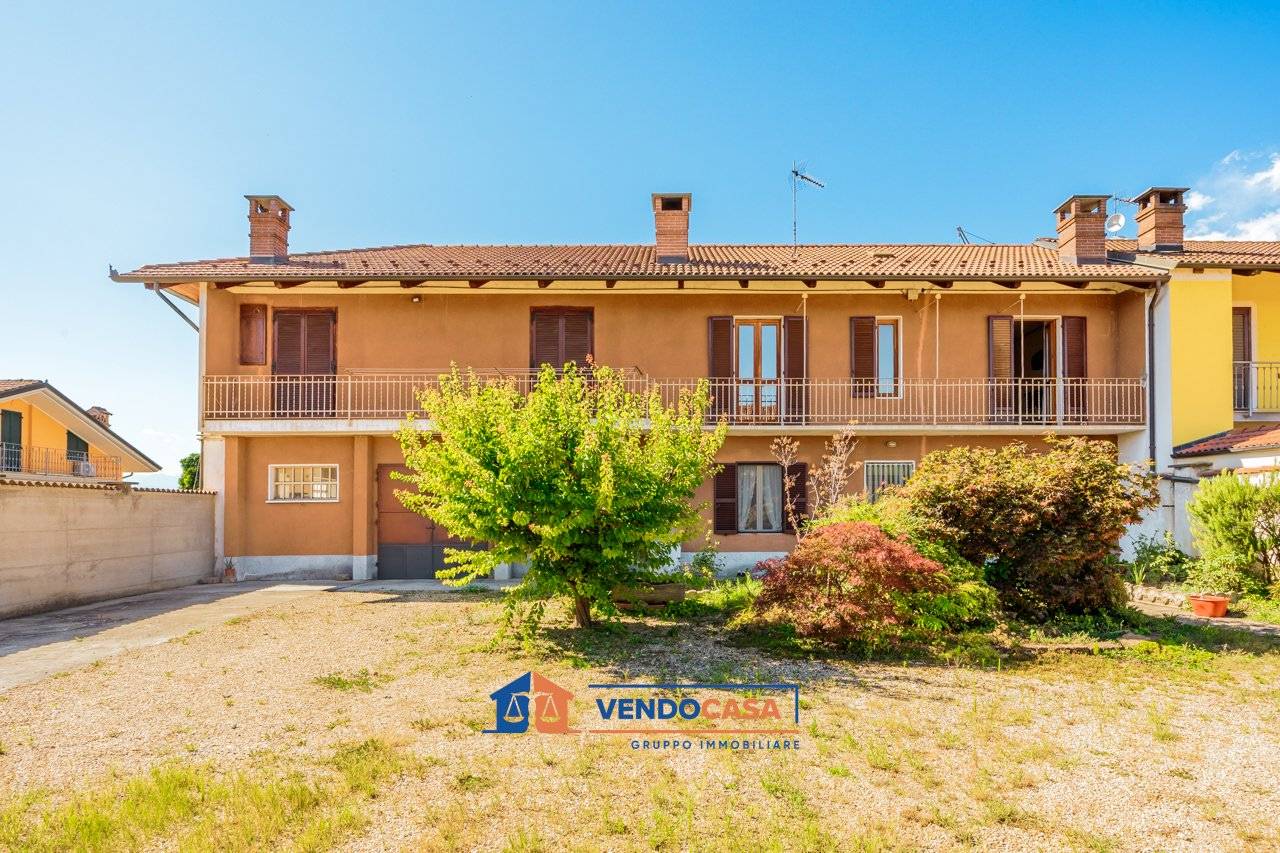 3 bedrooms Villa in Lombriasco, Italy No. 280831