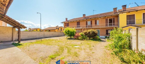 3 bedrooms Villa in Lombriasco, Italy No. 280831 2