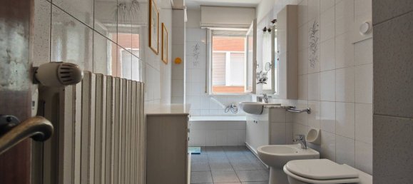 5 bedrooms Apartment in Pesaro, Italy No. 329924 8