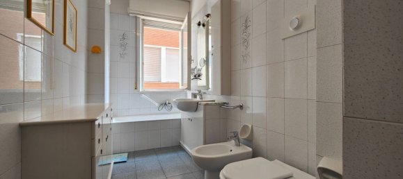 5 bedrooms Apartment in Pesaro, Italy No. 329924 9