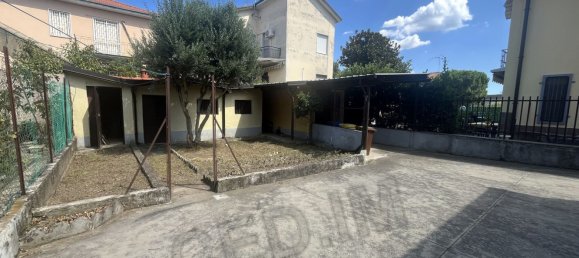 3 bedrooms House in Rho, Italy No. 370146 3