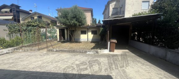 3 bedrooms House in Rho, Italy No. 370146 2