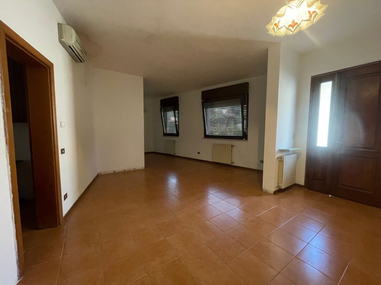 Apartamento de 6 dormitorios en Lucca, Italy No. 399093