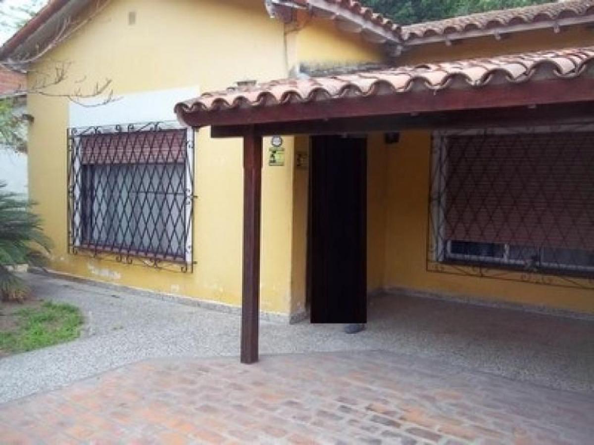 3 bedrooms House in Ituzaingo, Argentina No. 60123