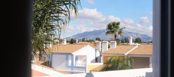 2 bedrooms Penthouse in Estepona, Spain No. 109104 9