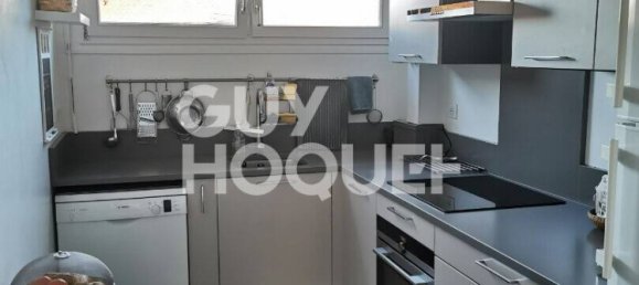Apartamento de 3 dormitorios en Noisy-le-Sec, France No. 143410 2