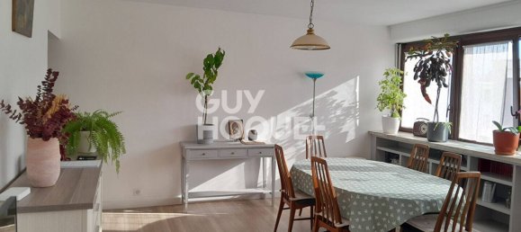 Apartamento de 3 dormitorios en Noisy-le-Sec, France No. 143410 4