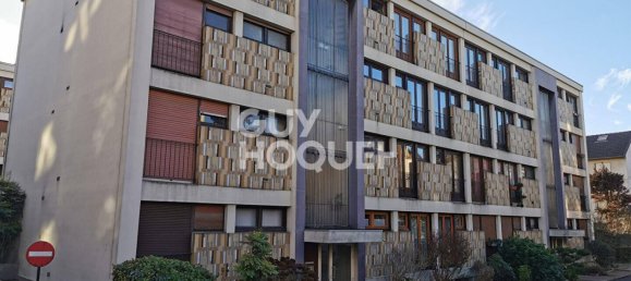 Apartamento de 3 dormitorios en Noisy-le-Sec, France No. 143410 10