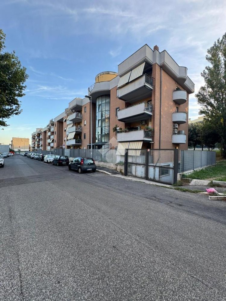 3 chambres Appartement à Guidonia Montecelio, Italy No. 381021