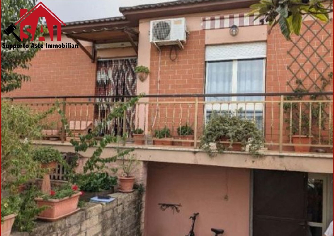 Дом с 7 комнатами в Неттуно, Италия № 184424