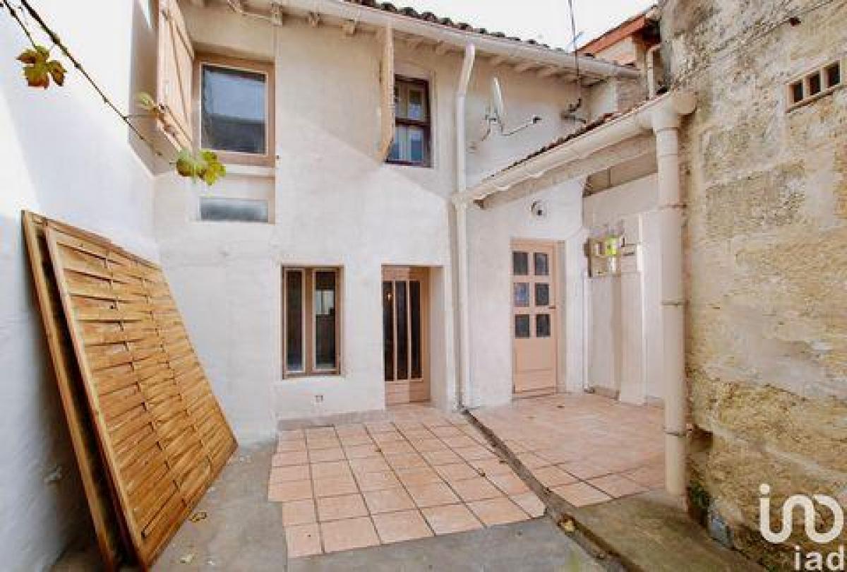 3 bedrooms House in Milhaud, France No. 30656